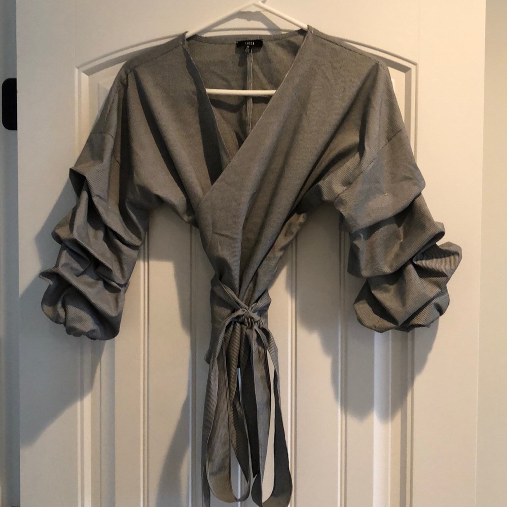 Balloon sleeve wrap top